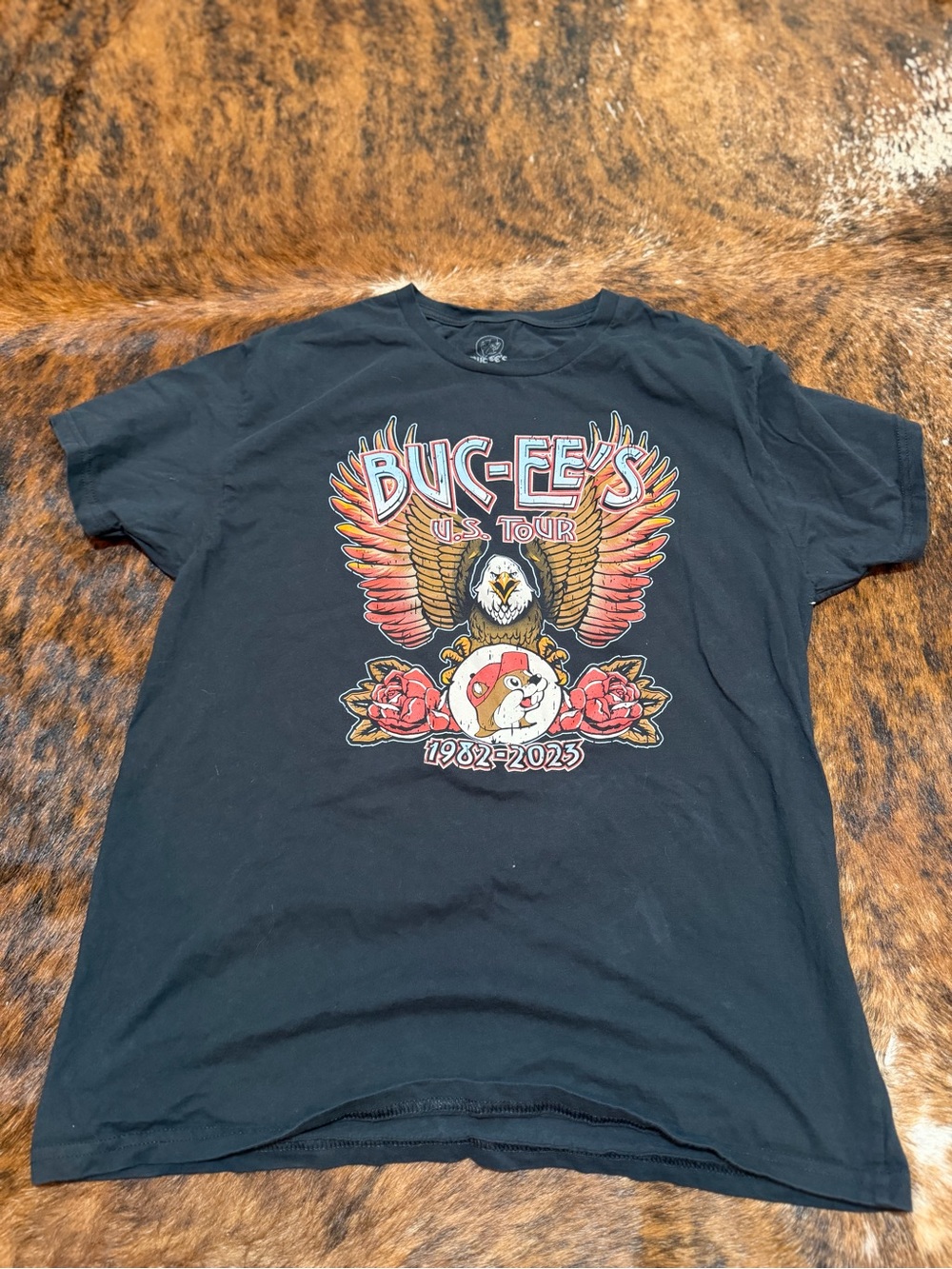 Bucees US Tour Eagle Men’s Size Large T-Shirt 1982-2023 Short Sleeve Buc-ee’s